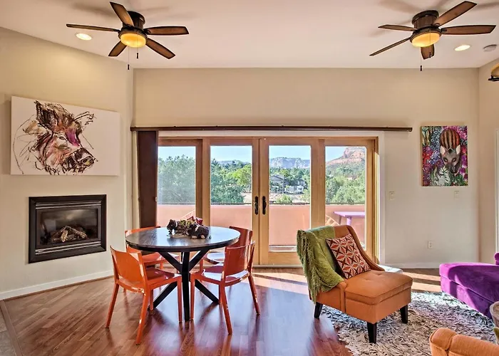 Hébergement de vacances Furnished Patio & Views: West House!