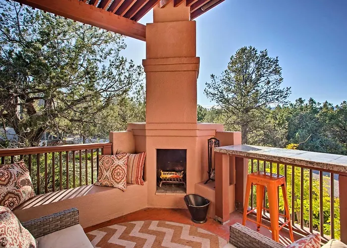 Furnished Patio & Views: West House! Hébergement de vacances *
